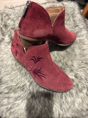 Kenneth Cole Reaction Wine Suede Embroidered Ankle Booties